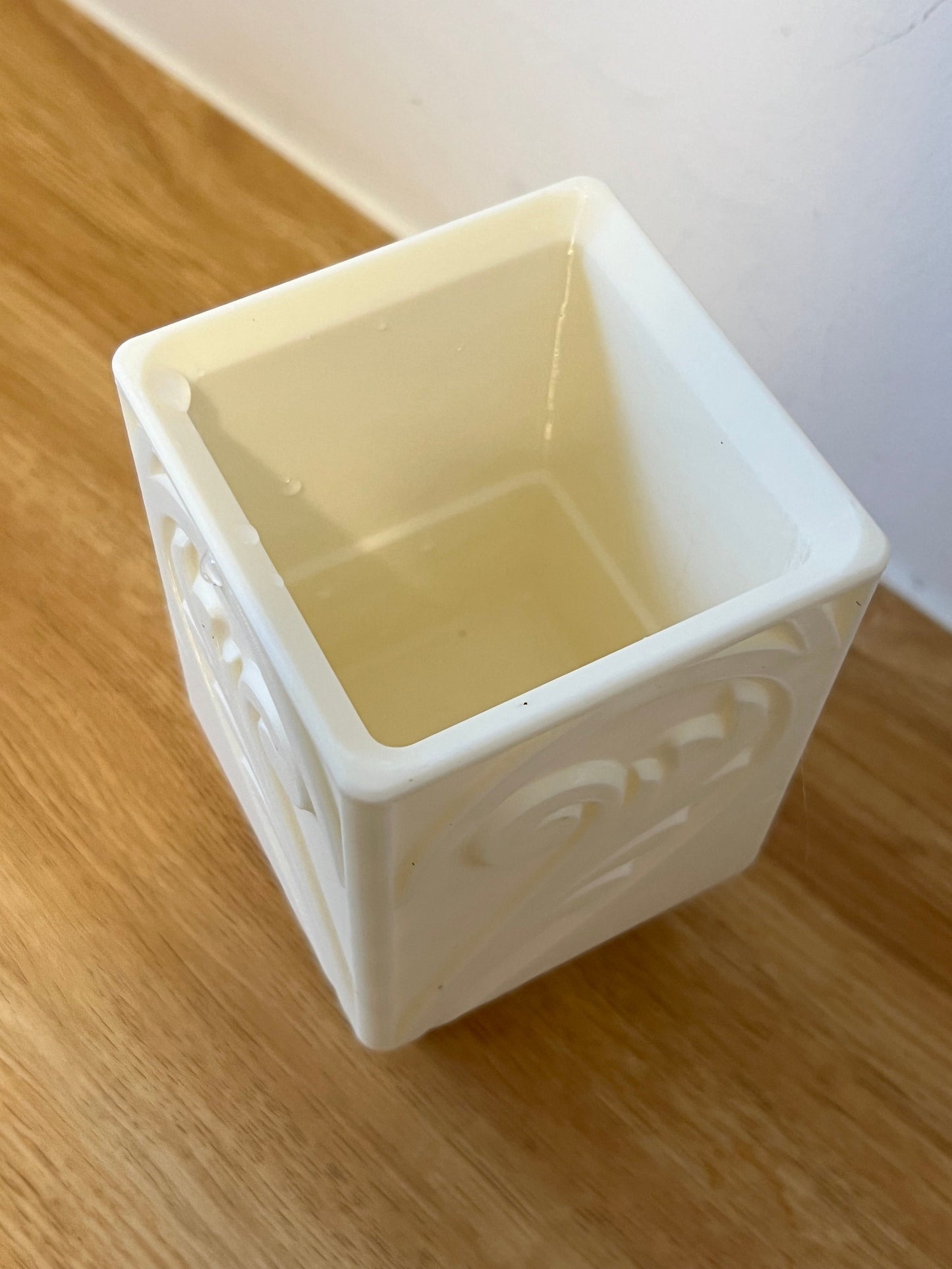 Self Watering Plant Pot for Herbs and small plants, 3D Printed Plant Pot, Heart Design Plant Pot