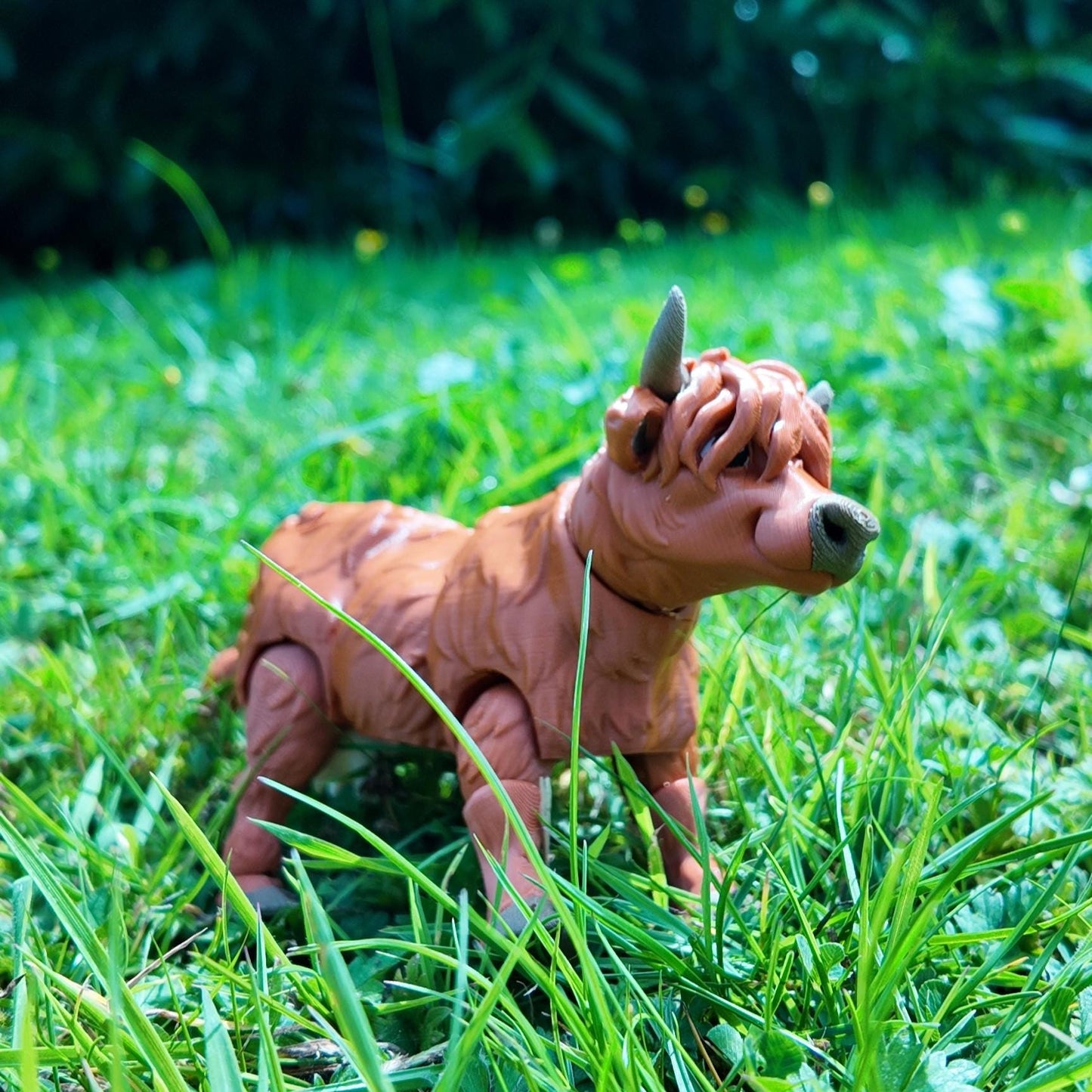 Articulated Highland Cow Figurine: 3D Printed Moveable Desk Decor