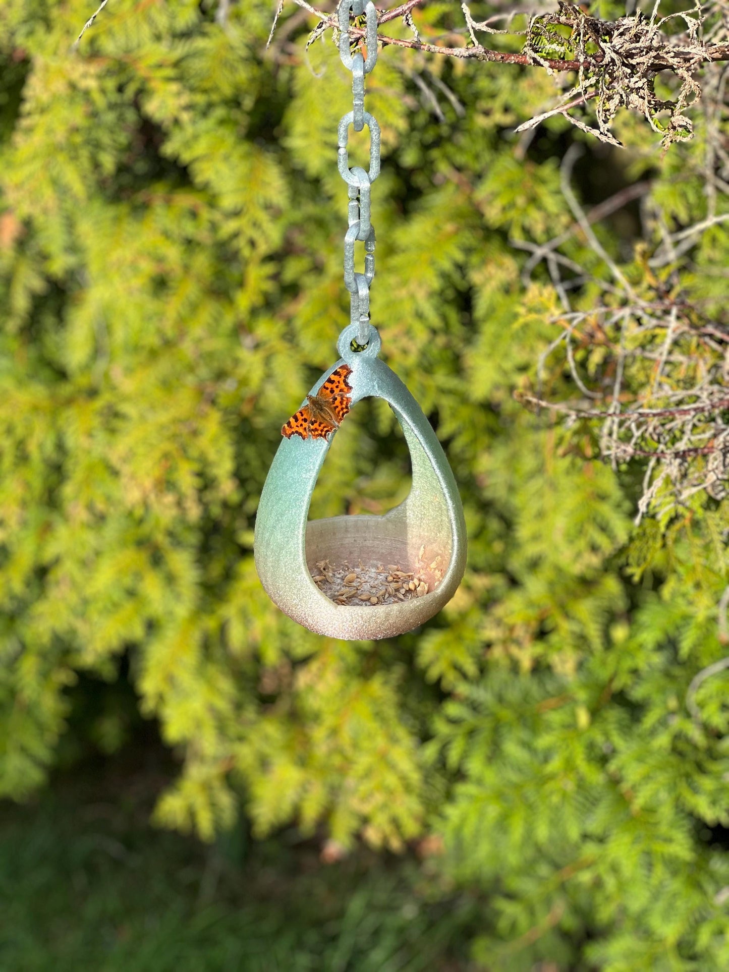 3D Printed Pear Drop Bird Feeder: Modern Garden Decor with Hanging Chain