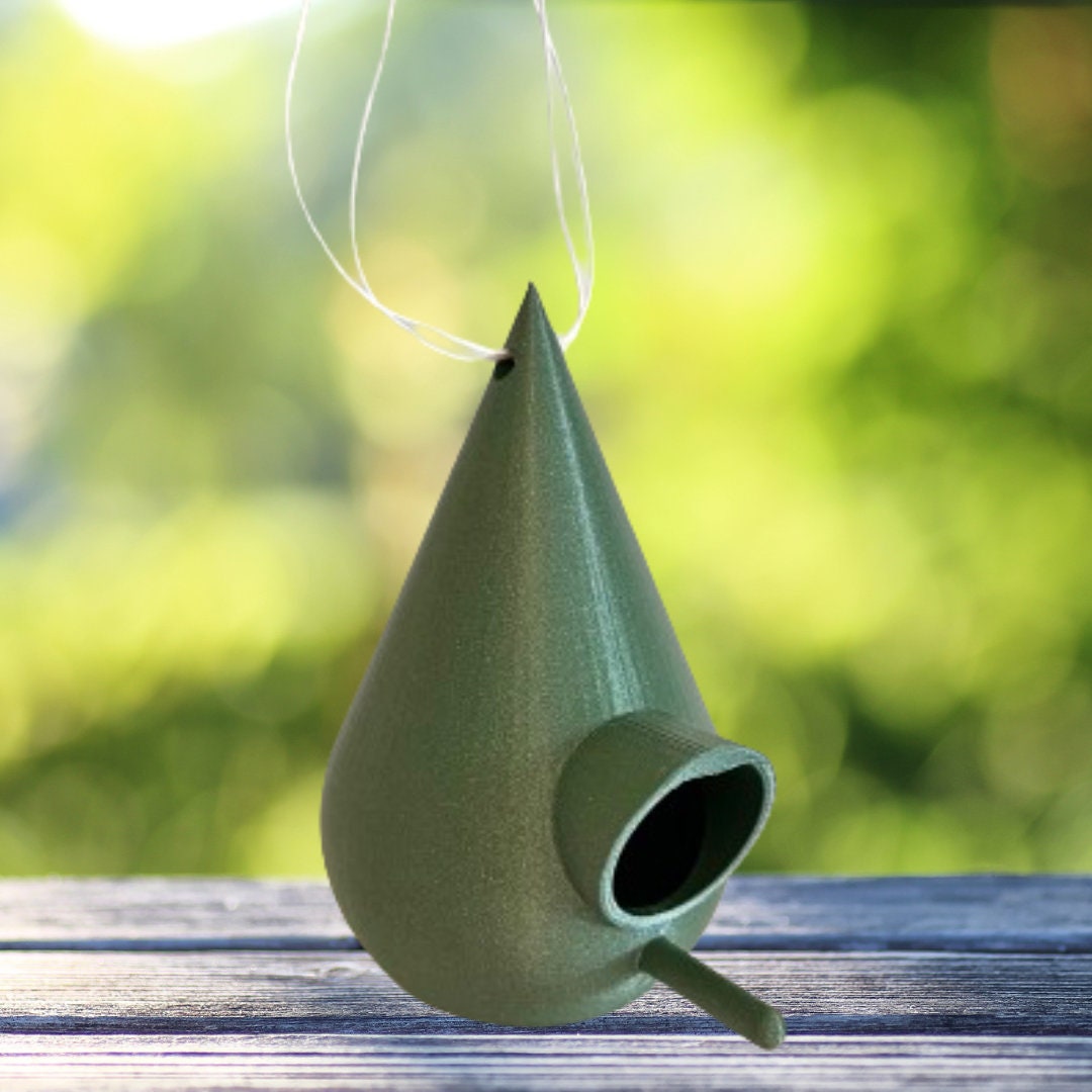 Birds nesting box, teardrop shaped bird box, hanging small bird nesting box ideal for blue tits and other small garden birds. Weather Proof.