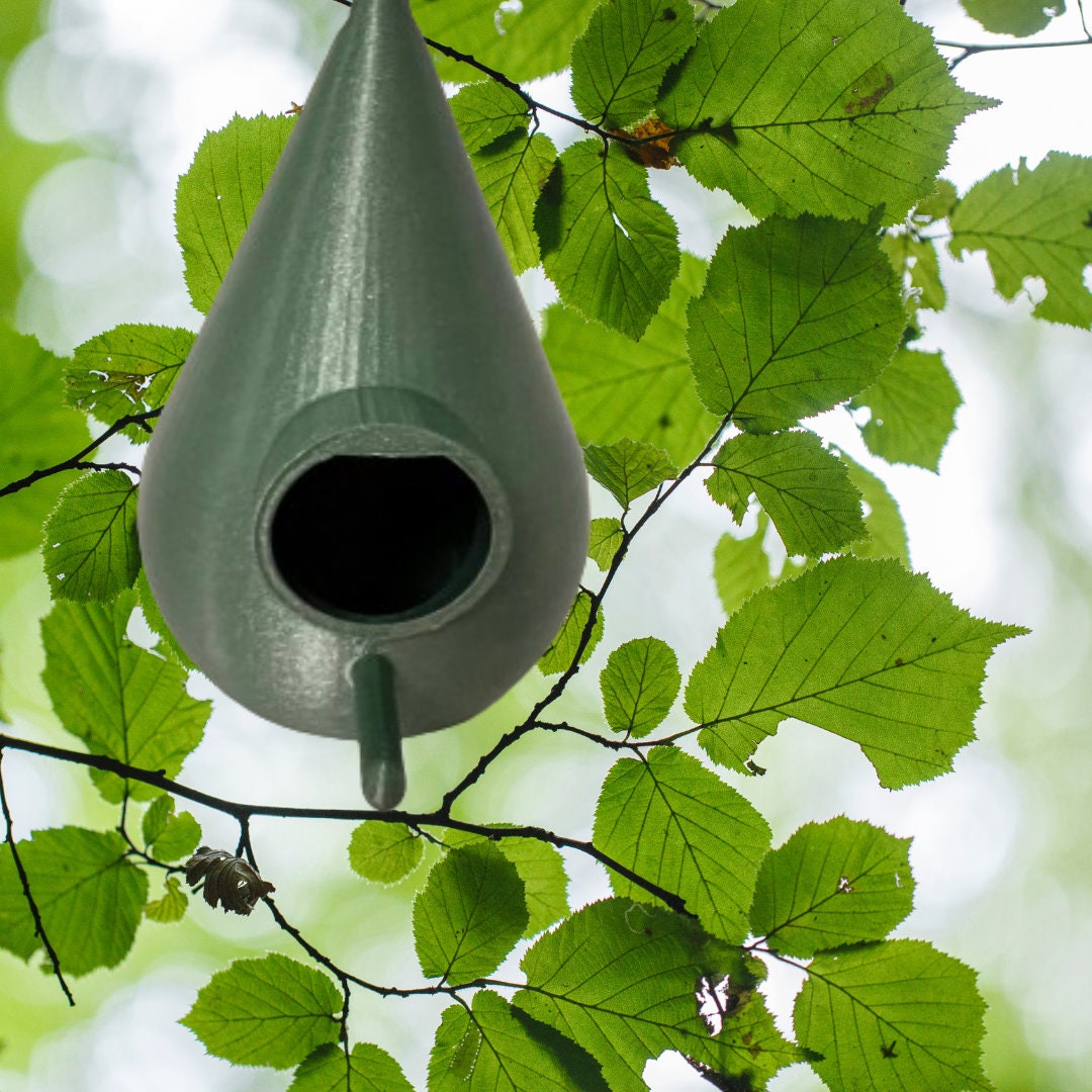 Birds nesting box, teardrop shaped bird box, hanging small bird nesting box ideal for blue tits and other small garden birds. Weather Proof.
