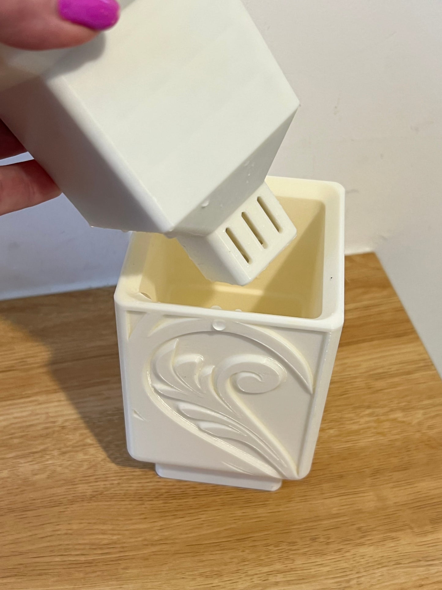 Self Watering Plant Pot for Herbs and small plants, 3D Printed Plant Pot, Heart Design Plant Pot