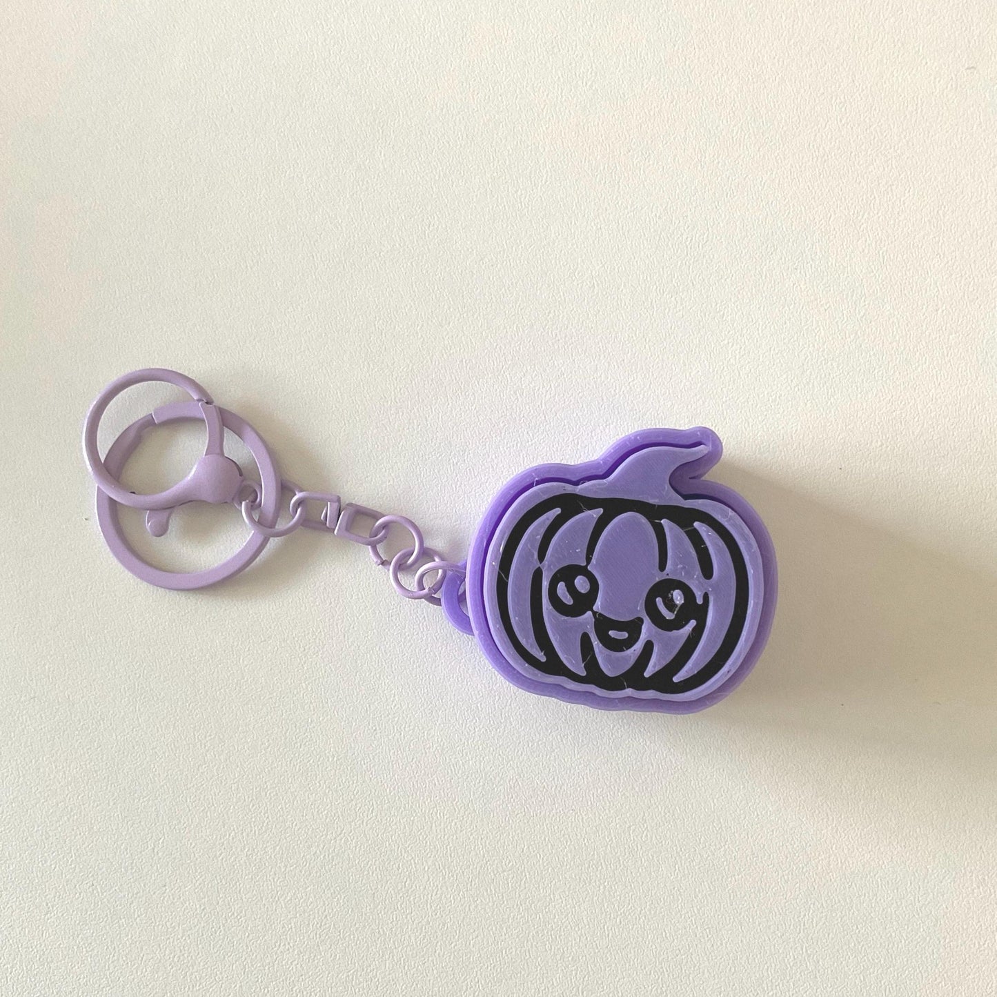 Smiling Pumpkin Fidget Toy Keychain: Sensory Halloween Stress Relief