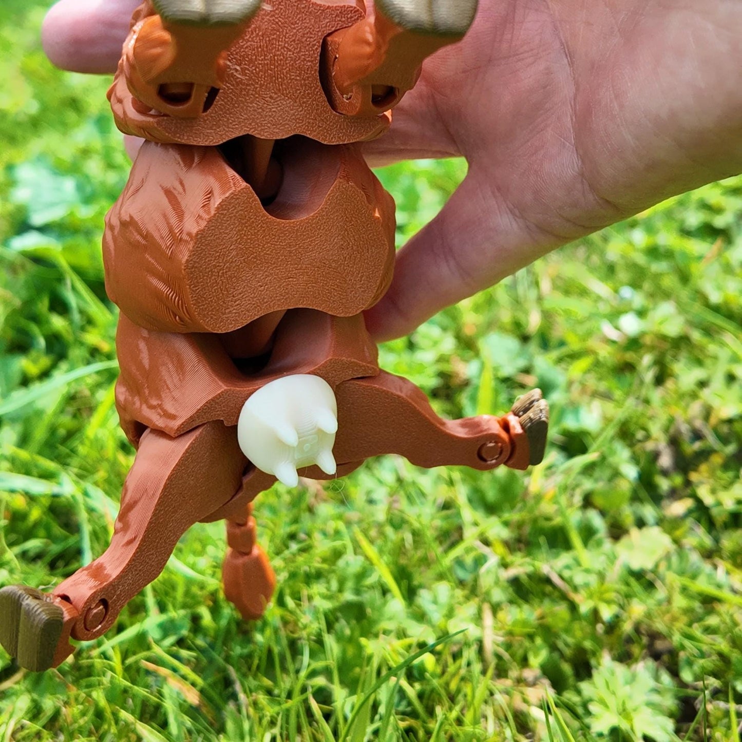 Articulated Highland Cow Figurine: 3D Printed Moveable Desk Decor